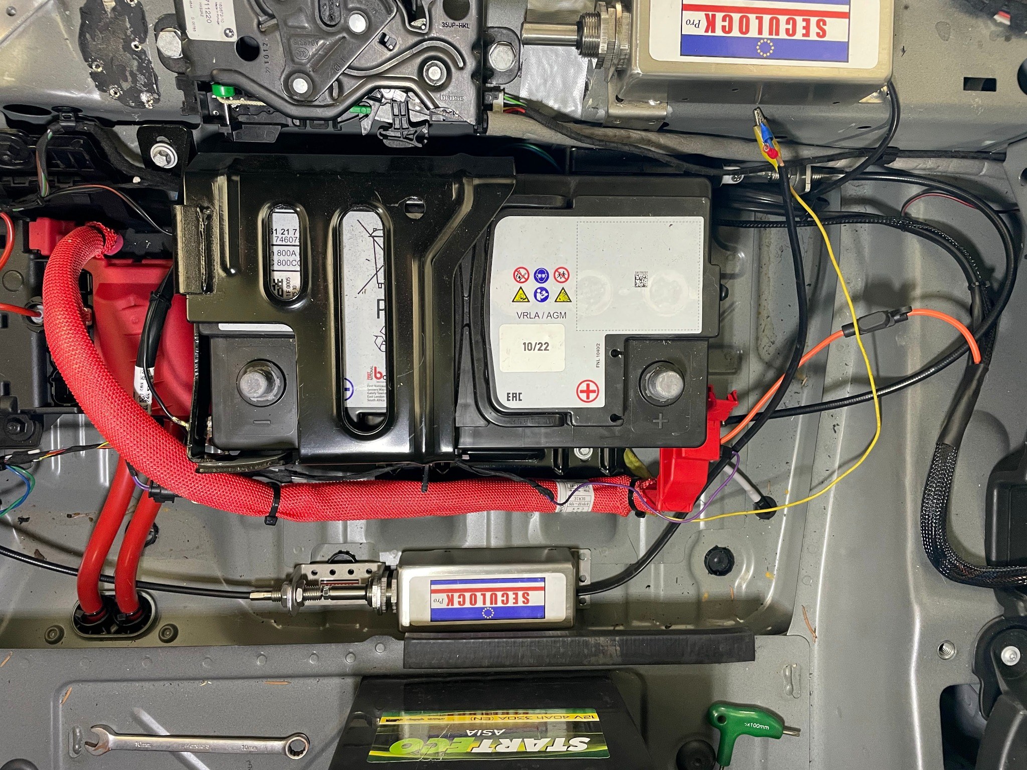 Seculock Pro locking system and vehicle battery installation detail